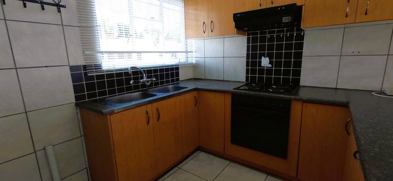 2 Bedroom Property for Sale in Langenhovenpark Free State